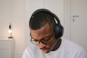 7 das mais efetivas táticas para se concentrar ouvindo música